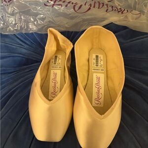 NWT Russian Pointe Entrada Pro